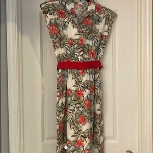 Vintage sleeveless 80s Hawaiian floral dress